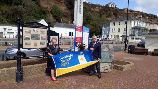 Isle of Wight County Press: Shanklin Mayor Steve Knight (right) accepting the town's Seaside Award for 2021.