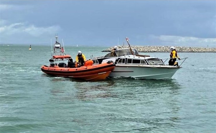 Cowes RNLI called to boat fire on Solent | Isle of Wight County Press - Vimarsana News