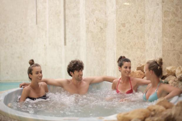 Lay-Z-Spa hot tubs slashed in price in time for summer at B&Q, The Range and Wowcher (Canva)