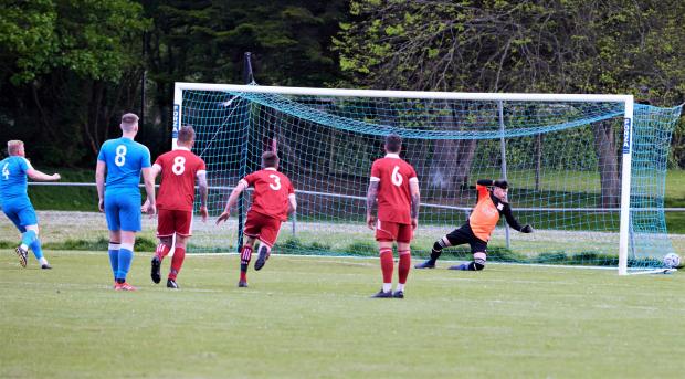 Isle of Wight County Press: Shanklin captain Iain Seabrook gives his side an early lead from the penalty spot against W&B.