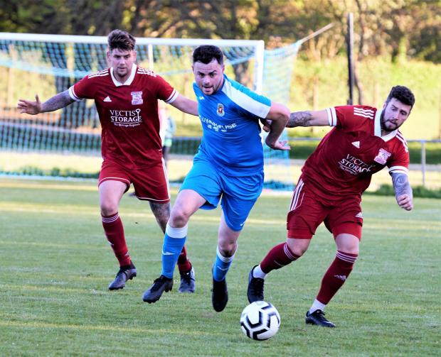 Isle of Wight County Press: Shanklin striker Kyle Drew (centre) battling for posession with W&B's Joe Rayner, left, and Aiden Sainsbury.
