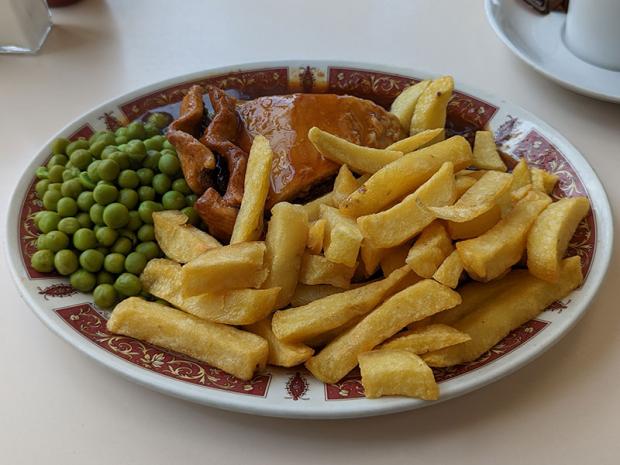 Isle of Wight County Press: Long John Eater in Ryde has great pies!