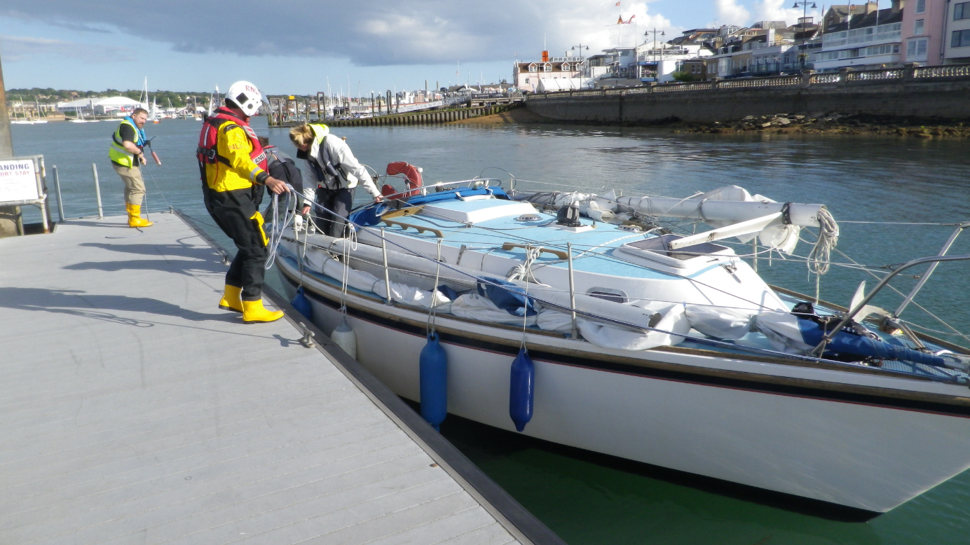 Isle of Wight lifeboat escorts crippled yacht back to safety | Isle of Wight County Press - Vimarsana News