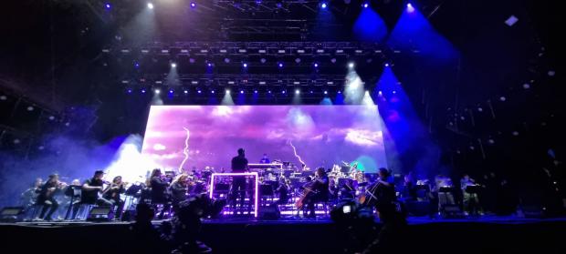Isle of Wight County Press: Pete Tong and the Heritage Orchestra, conducted by Jules Buckley. Picture by Paul Blackley.