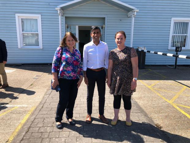 Isle of Wight County Press: The CP's Pamela Parker and Lori Little with Rishi Sunak.