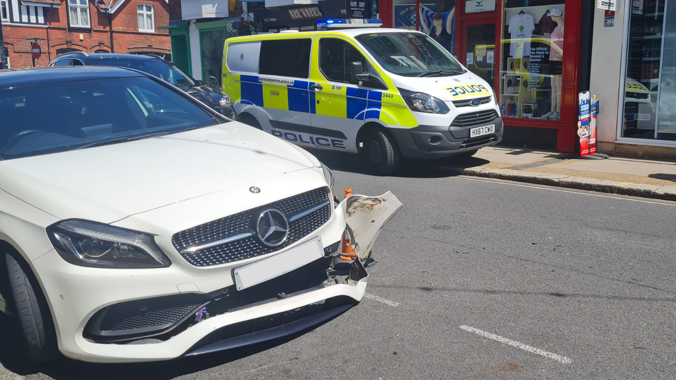 Police called to Mercedes and Ford crash on Isle of Wight | Isle of Wight County Press - Vimarsana News