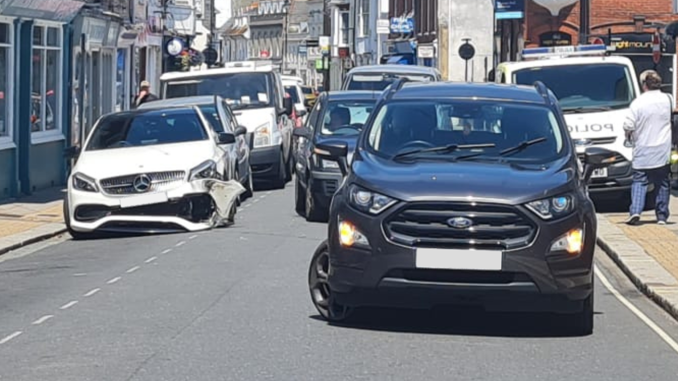 Police release update after two-car crash on Isle of Wight | Isle of Wight County Press - Vimarsana News