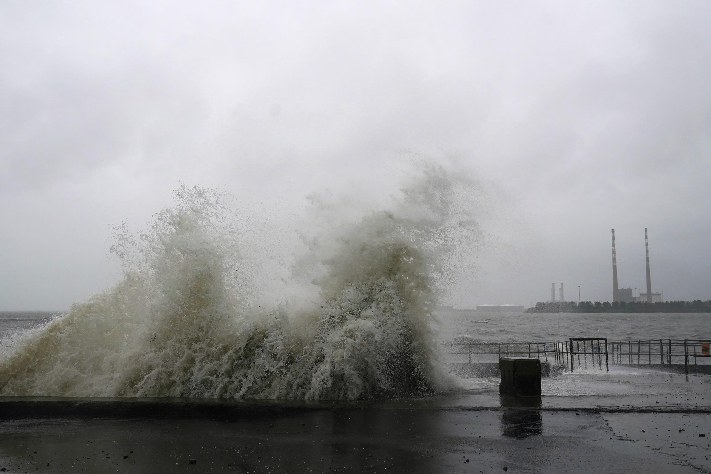 'Possible danger to life' in parts of Ireland during Storm Debi | Isle of Wight County Press - Vimarsana News