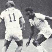 Steve Hunt and Pele in action for the New York Cosmos in 1977.